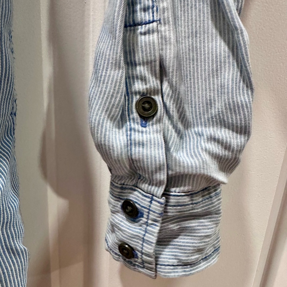 Mossimo Light Blue Striped Chambray Button Down Shirt, Boyfriend Fit, Medium - Picture 6 of 7